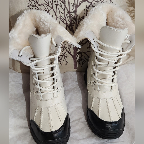 Brand new OUTDOOR Genuine upper Leather Winter boots, Beige Size 37 - Picture 2 of 9